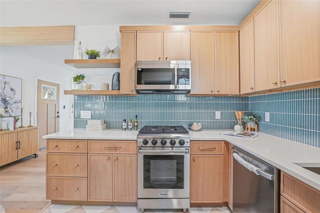 1429 E PARK CIRCLE, Tampa, FL 33604