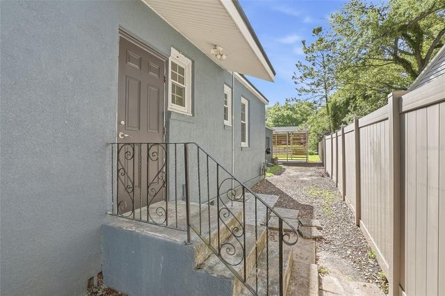 1429 E PARK CIRCLE, Tampa, FL 33604