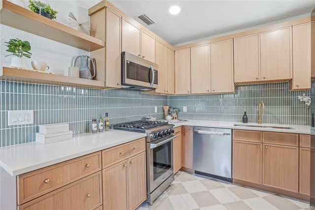 1429 E PARK CIRCLE, Tampa, FL 33604