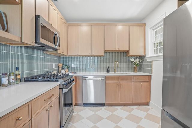 1429 E PARK CIRCLE, Tampa, FL 33604