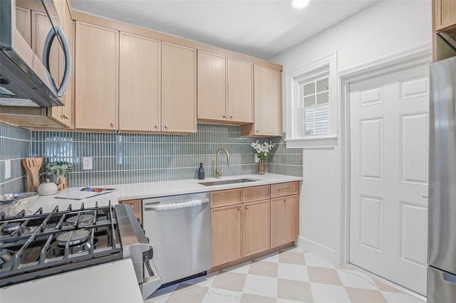 1429 E PARK CIRCLE, Tampa, FL 33604