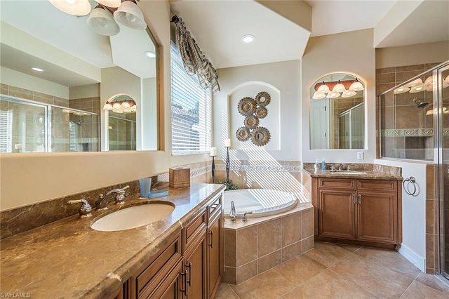 7812 Valencia CT, Naples, FL 34113