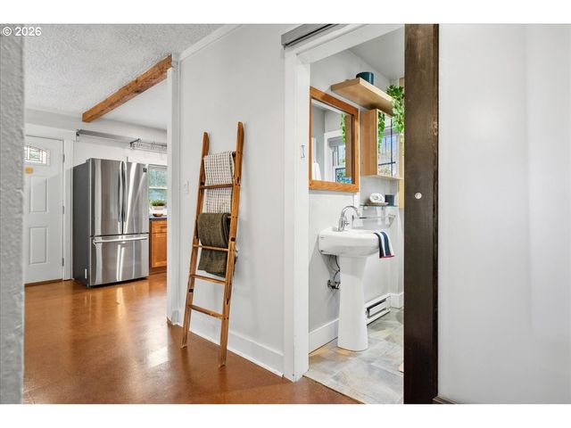 6208 Ne 33RD Ave, Portland, OR 97211