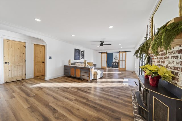 322 Shun Pike, Cottontown, TN 37048