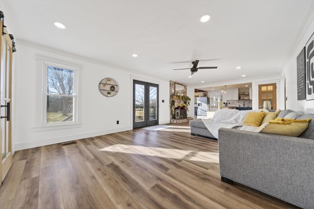 322 Shun Pike, Cottontown, TN 37048