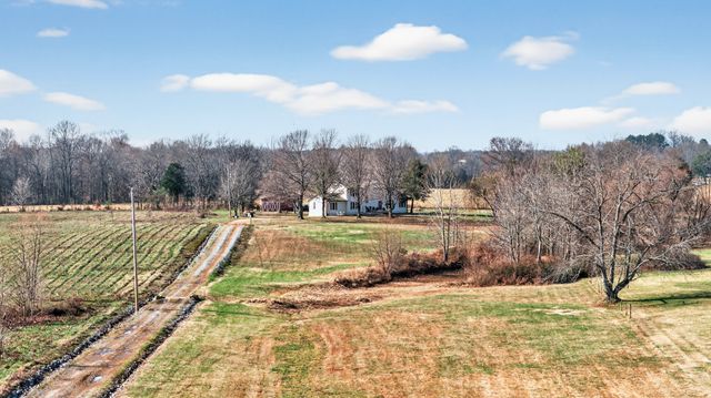 322 Shun Pike, Cottontown, TN 37048