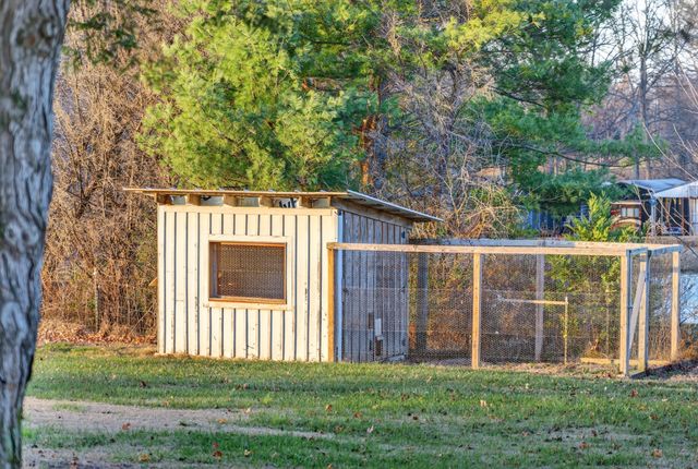 322 Shun Pike, Cottontown, TN 37048