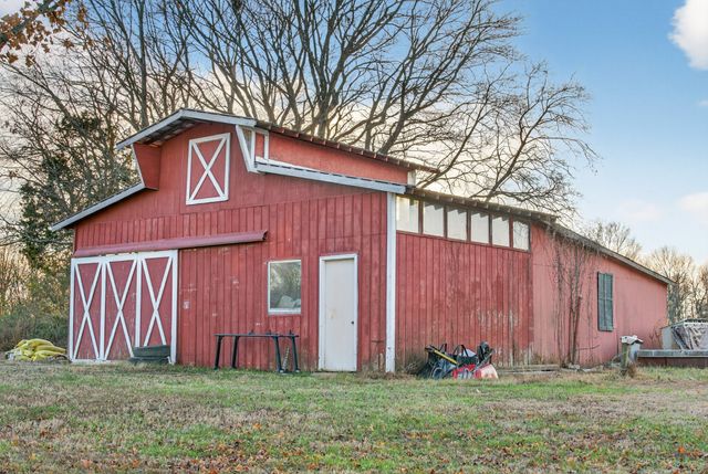322 Shun Pike, Cottontown, TN 37048