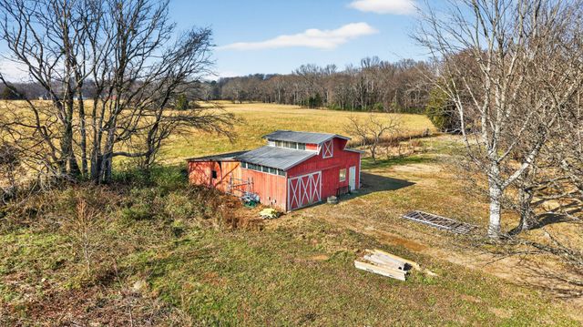 322 Shun Pike, Cottontown, TN 37048