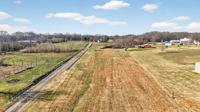 322 Shun Pike, Cottontown, TN 37048