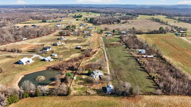 322 Shun Pike, Cottontown, TN 37048