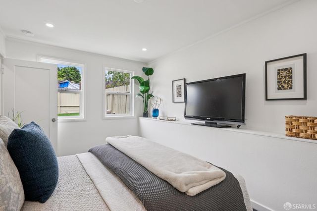 1320 Hawes Street, San Francisco, CA 94124