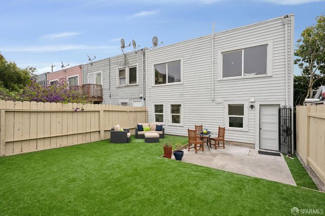 1320 Hawes Street, San Francisco, CA 94124