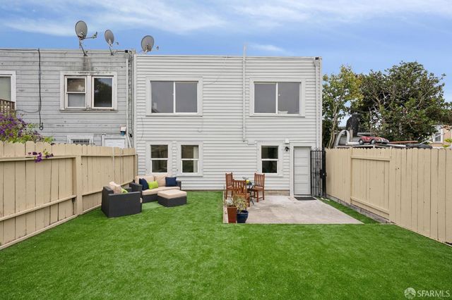 1320 Hawes Street, San Francisco, CA 94124