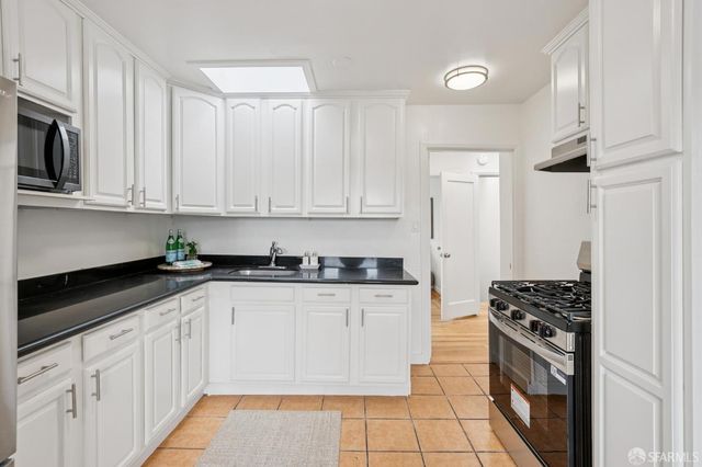 1320 Hawes Street, San Francisco, CA 94124