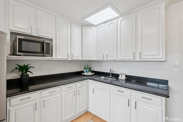 1320 Hawes Street, San Francisco, CA 94124