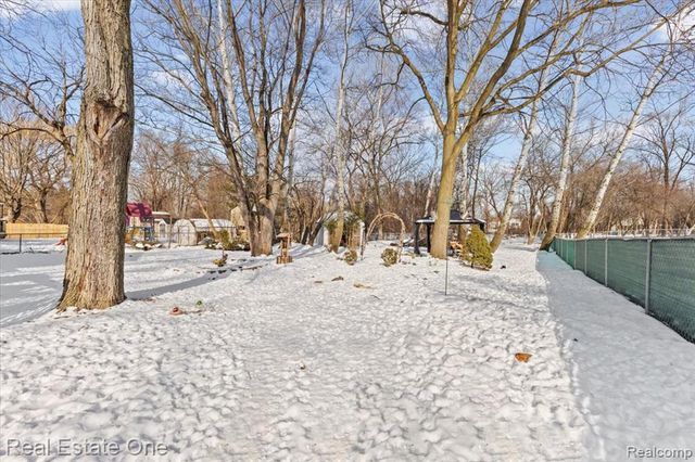 2931 Wisconsin Road, Troy, MI 48083