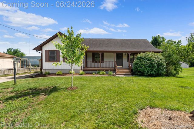 20920 McKishnie Street, Clinton Charter Township, MI 48035