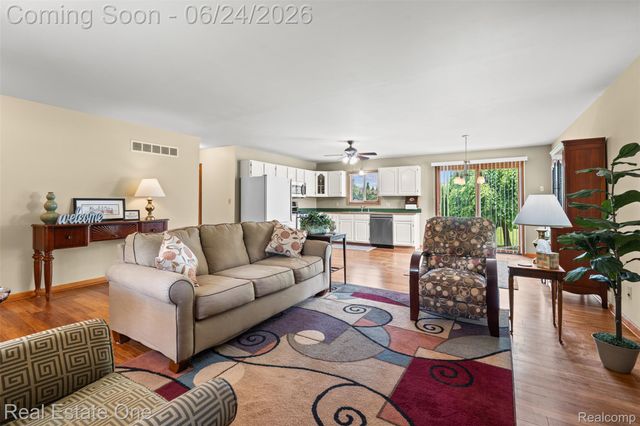 20920 McKishnie Street, Clinton Charter Township, MI 48035
