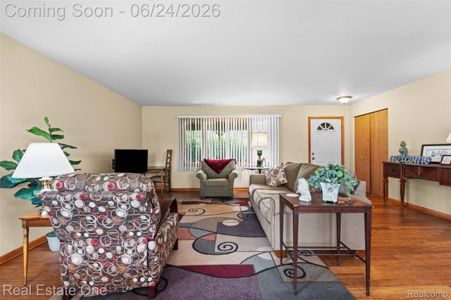 20920 McKishnie Street, Clinton Charter Township, MI 48035