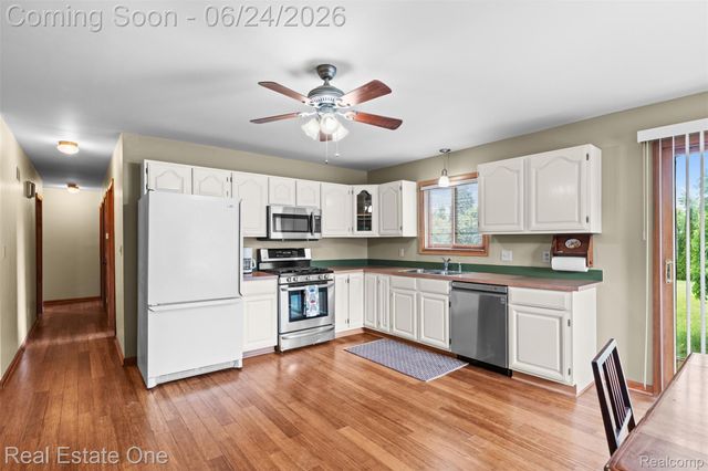 20920 McKishnie Street, Clinton Charter Township, MI 48035