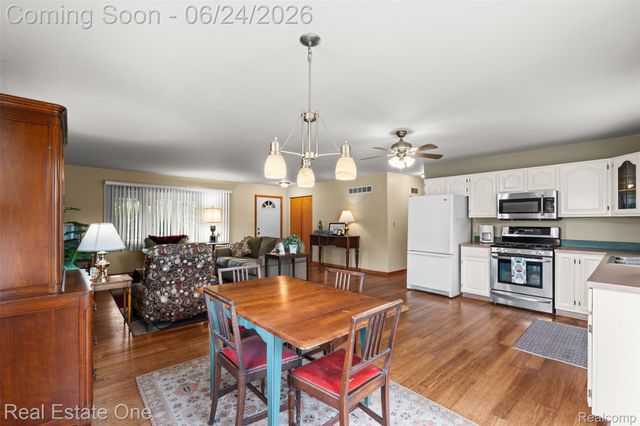 20920 McKishnie Street, Clinton Charter Township, MI 48035