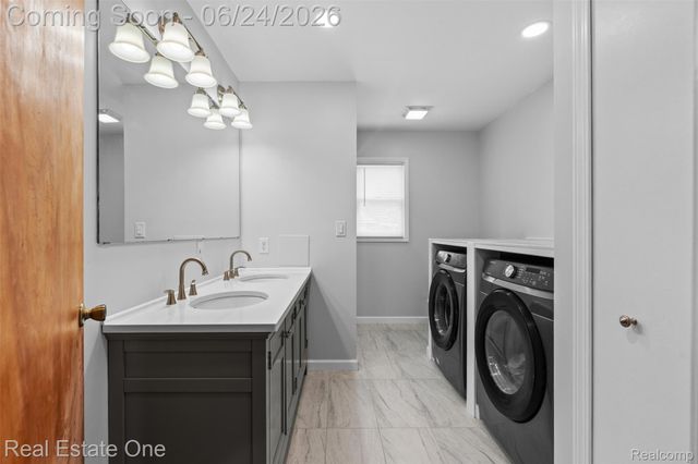 20920 McKishnie Street, Clinton Charter Township, MI 48035