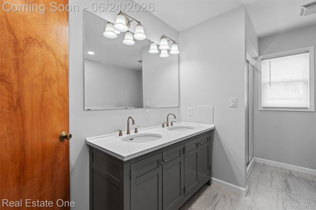 20920 McKishnie Street, Clinton Charter Township, MI 48035