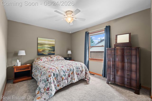20920 McKishnie Street, Clinton Charter Township, MI 48035