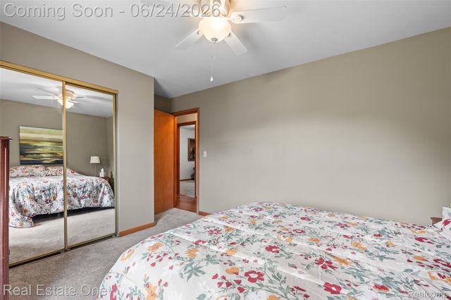 20920 McKishnie Street, Clinton Charter Township, MI 48035