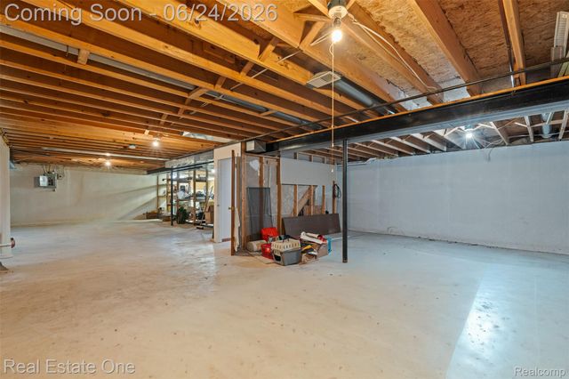 20920 McKishnie Street, Clinton Charter Township, MI 48035