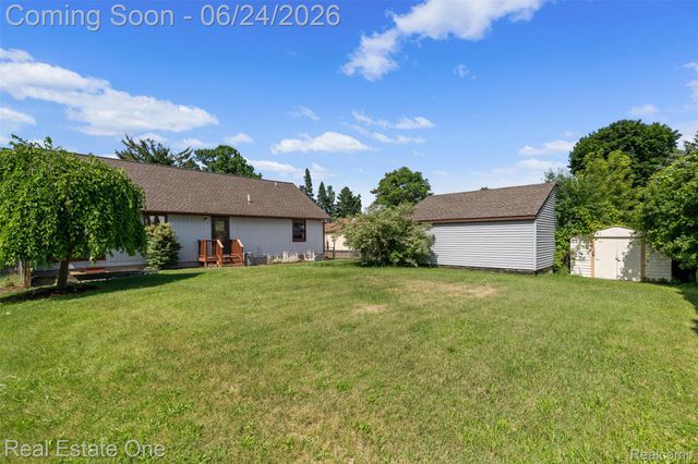 20920 McKishnie Street, Clinton Charter Township, MI 48035