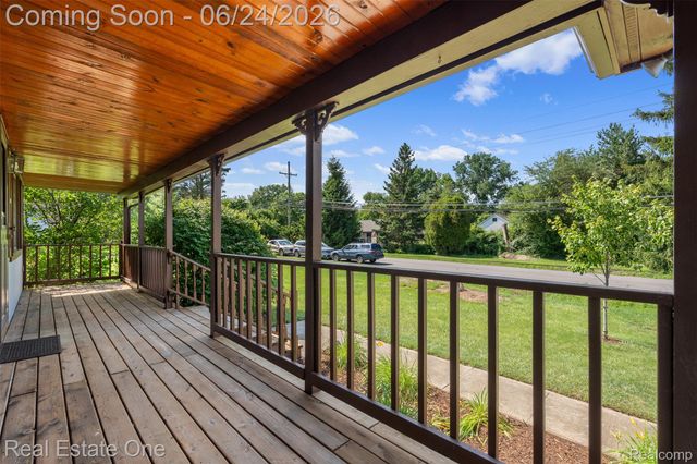 20920 McKishnie Street, Clinton Charter Township, MI 48035