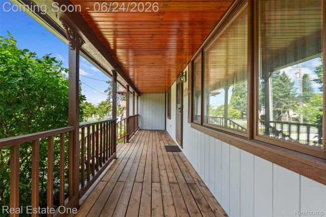 20920 McKishnie Street, Clinton Charter Township, MI 48035