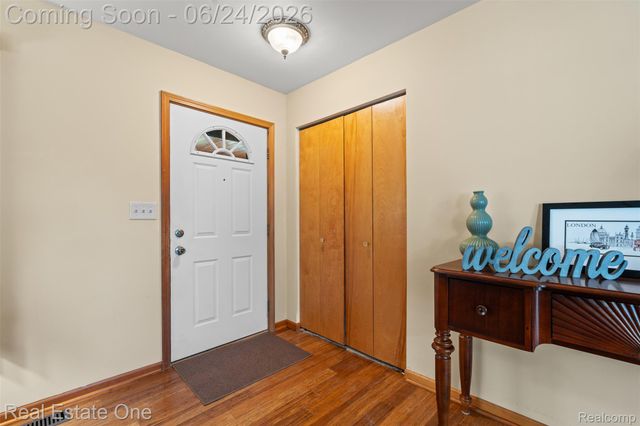 20920 McKishnie Street, Clinton Charter Township, MI 48035