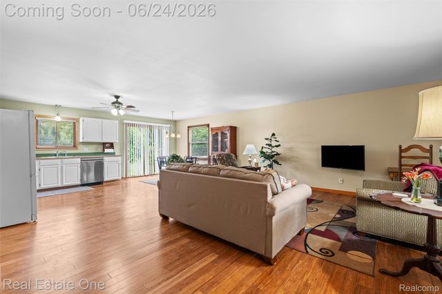 20920 McKishnie Street, Clinton Charter Township, MI 48035