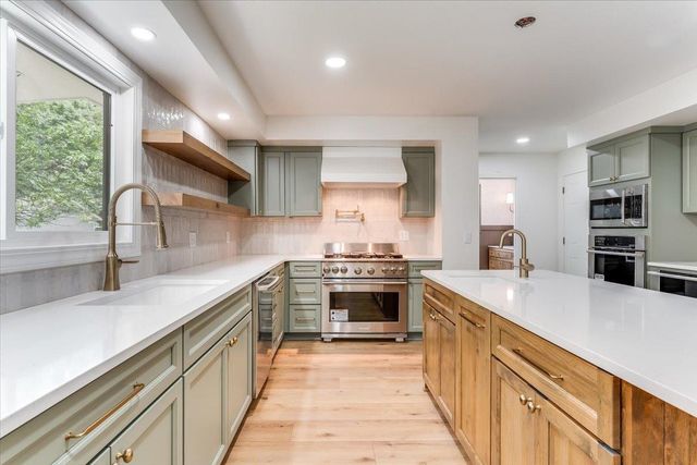 7966 E Dublin Ct, Wichita, KS 67206