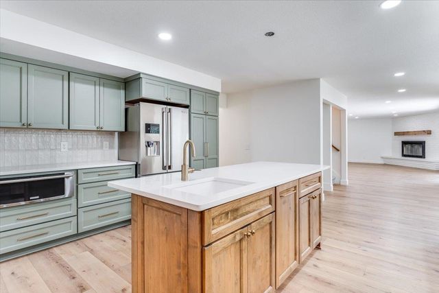 7966 E Dublin Ct, Wichita, KS 67206