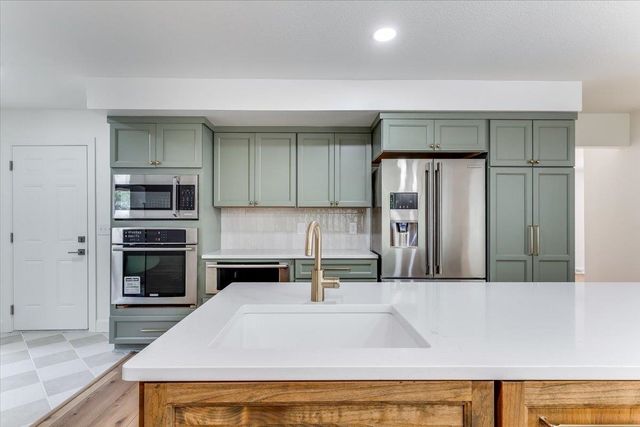 7966 E Dublin Ct, Wichita, KS 67206