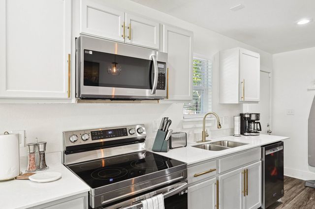 400 Lansing Street, Dallas, TX 75203