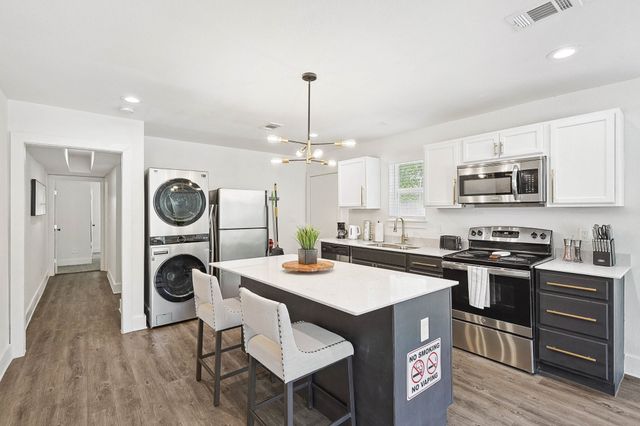 400 Lansing Street, Dallas, TX 75203