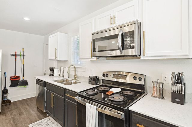 400 Lansing Street, Dallas, TX 75203