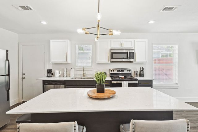 400 Lansing Street, Dallas, TX 75203