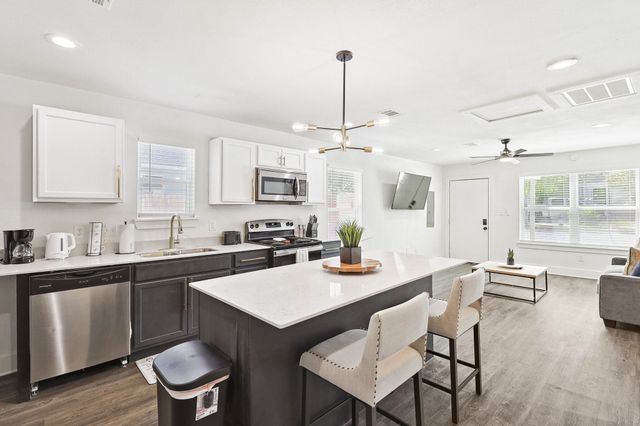 400 Lansing Street, Dallas, TX 75203
