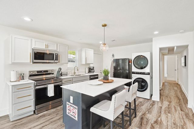 400 Lansing Street, Dallas, TX 75203