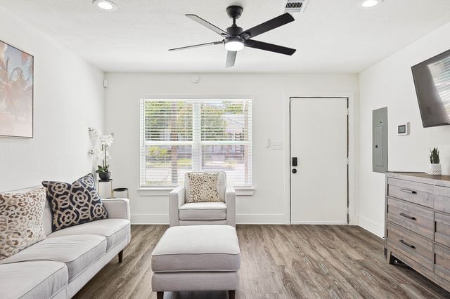 400 Lansing Street, Dallas, TX 75203