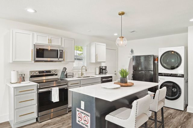 400 Lansing Street, Dallas, TX 75203