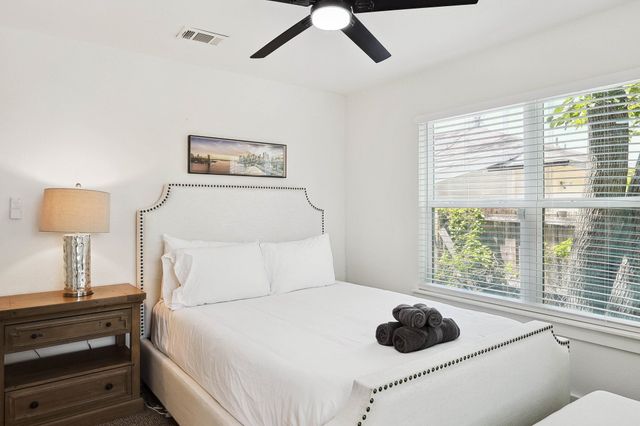400 Lansing Street, Dallas, TX 75203