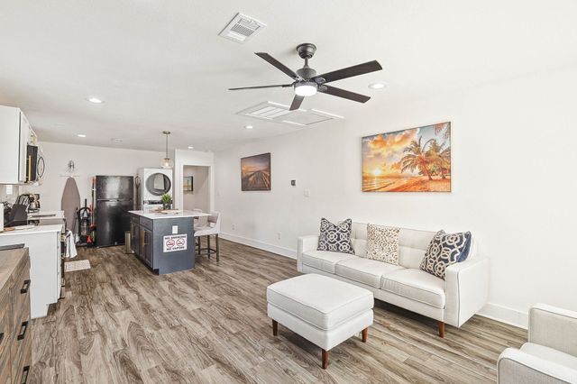 400 Lansing Street, Dallas, TX 75203