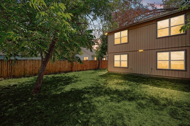 400 Lansing Street, Dallas, TX 75203